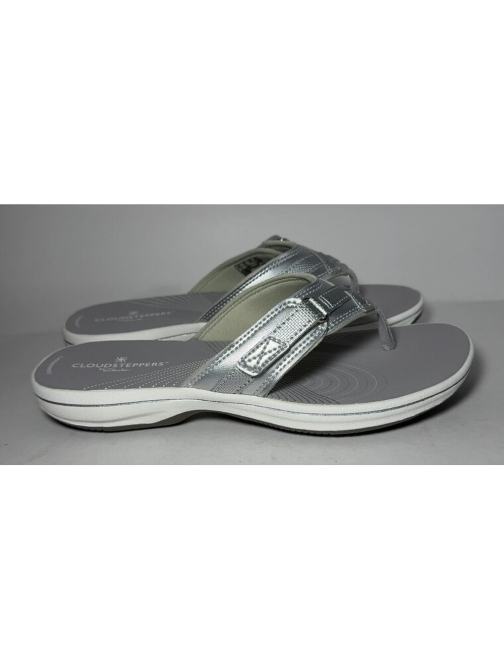 Clarks Cloudsteppers Breeze Sea Women's Silver Sandals Size 8 M